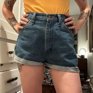 wrangler cut off shots size 26